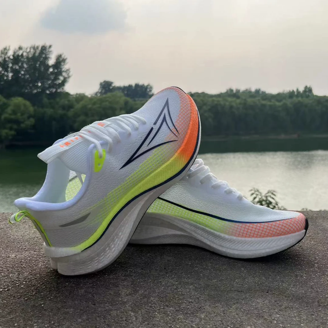 秋季新款超轻碳板竞速跑鞋男士时尚运动鞋透气网面轻便减震跑步鞋