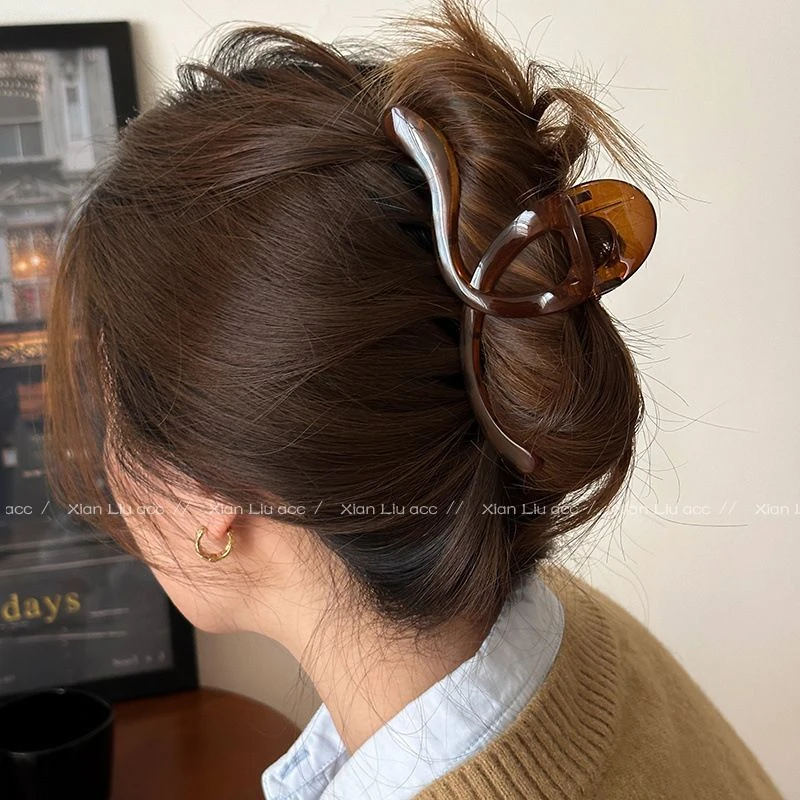 设计感几何线条后脑勺盘发抓夹女冰透百搭高端发夹头饰大号鲨鱼夹