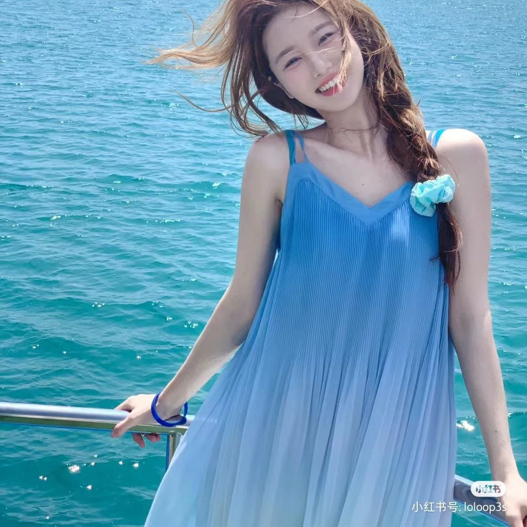 2024夏季新款女装法式海边度假渐变气质吊带连衣裙ol长款无袖海浪