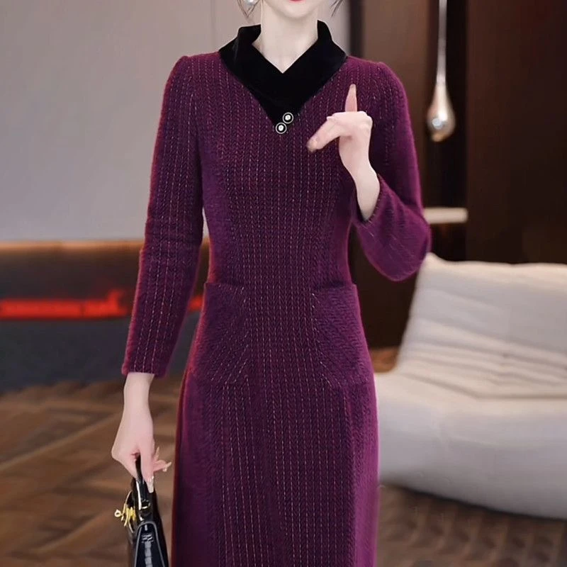 秋冬款连衣裙女显瘦2024冬季新款遮肉时尚加厚配大衣内搭打底裙子