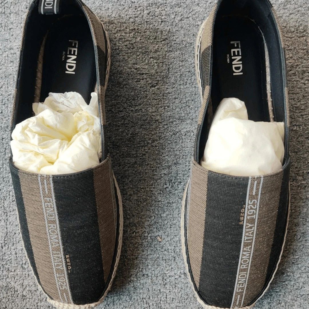 全新未使用 FENDI/芬迪 男士渔夫鞋/F6800