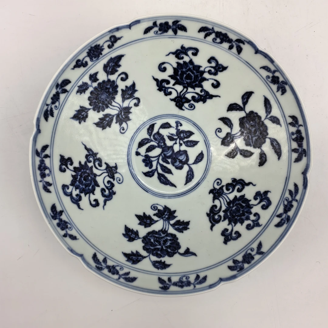 青花折枝莲纹花卉斗笠碗