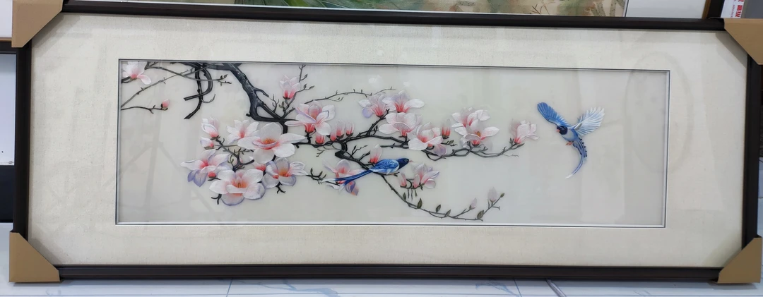 精品手工苏绣玉兰花48x133cm（画芯30x100cm）