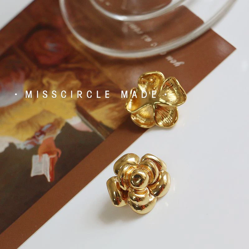 Misscircle Made 铜合金耳饰 法式复古金色山茶花耳钉2010