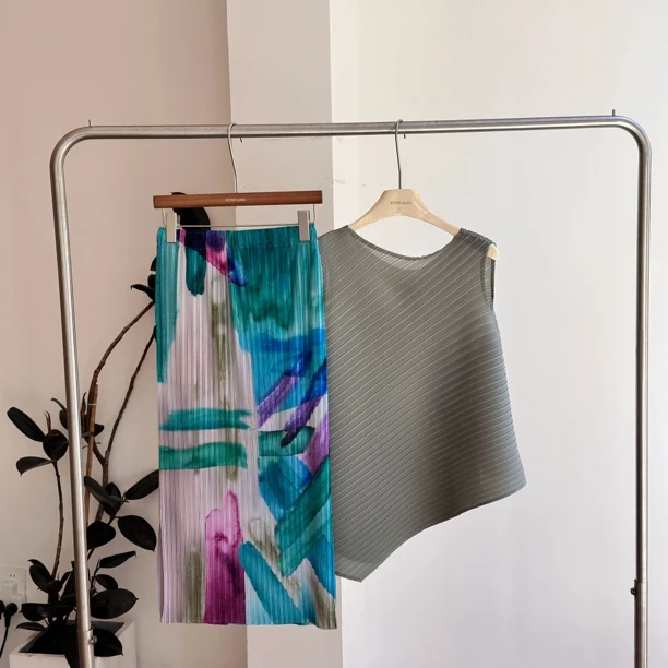 弹弹褶皱压褶套装半身裙