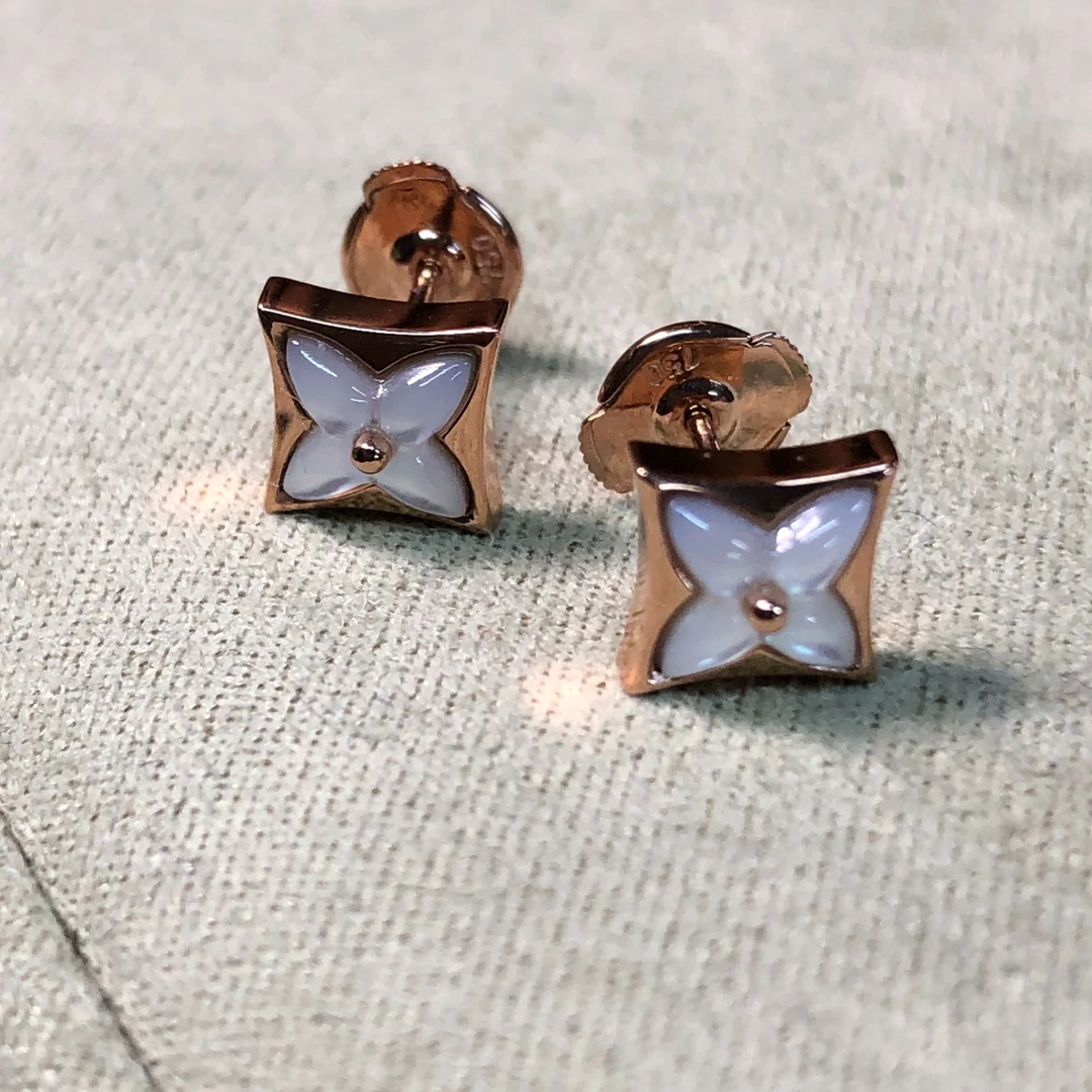 18K金玫瑰金贝母耳钉 老花单花耳钉