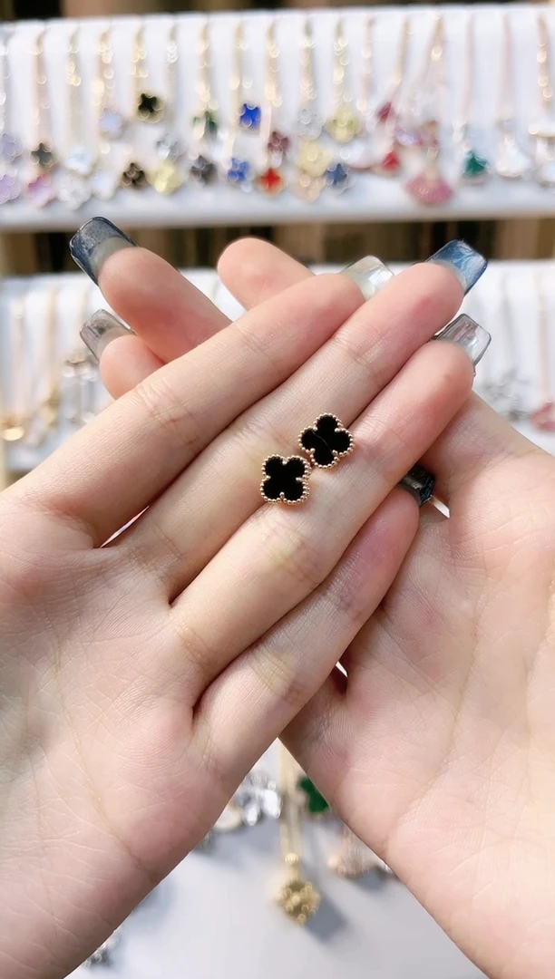 【闪购商品】玛瑙/玉髓耳钉18K金镶嵌玛瑙K玫 小黑草
