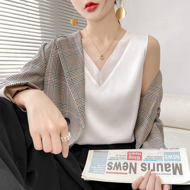 人生太值得~美bao了！D20V领吊带背心网纱内搭