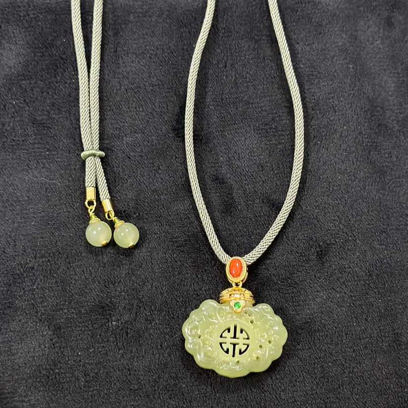 “温铃”和田玉镂空锁项链/S925银