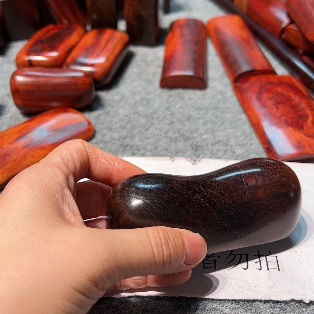 交趾黄檀（大红酸枝）草*人