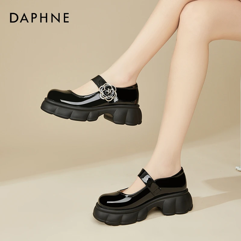 达芙妮英伦风玛丽珍鞋女春季粗跟一字带魔术贴小皮鞋浅口厚底单鞋