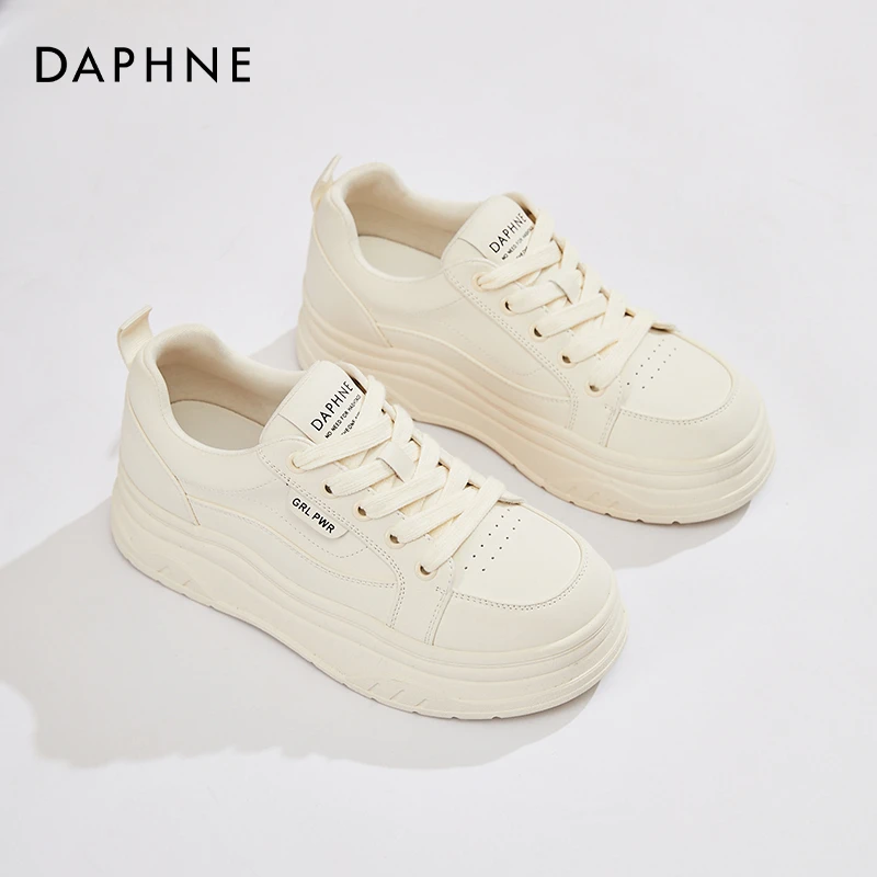 达芙妮女鞋春季新款时尚软底轻便百搭休闲板鞋通勤增高学生小白鞋