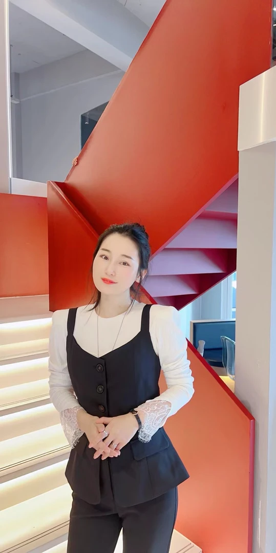 小香风名媛减龄套装港风高级感衬衫西装马甲西裤