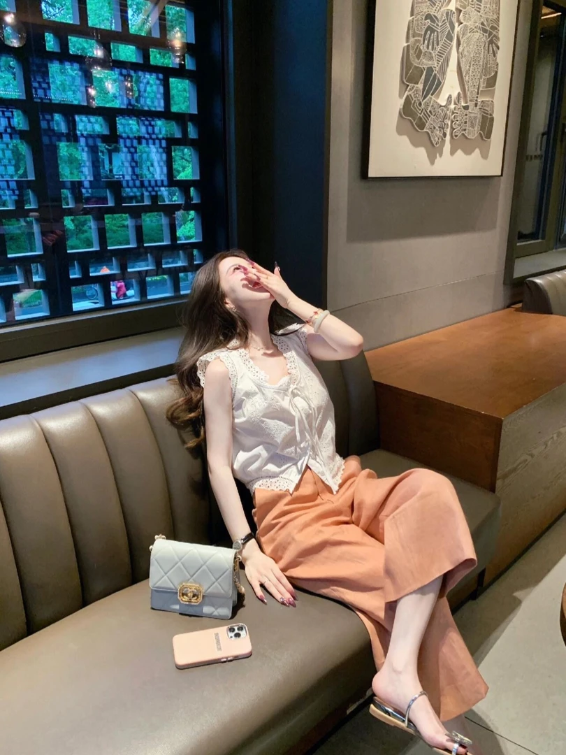 法式V领蕾丝花边衬衫女夏季百搭设计感小众别致洋气九分裤套装