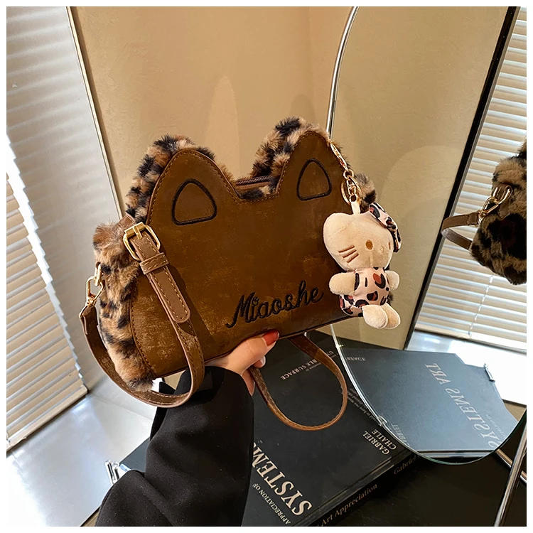 2024冬季毛绒猫儿度异型可爱单肩斜挎包女时尚高级质感丝绒蛋白皮
