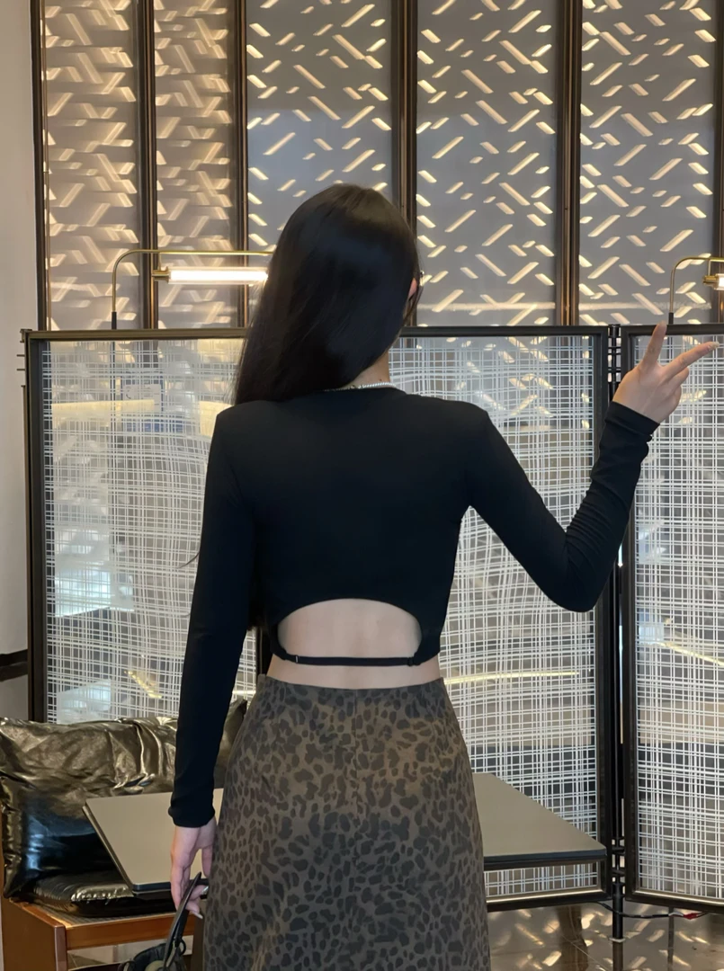 【郑米推荐】秋季新款百搭圆领短款露腰长袖