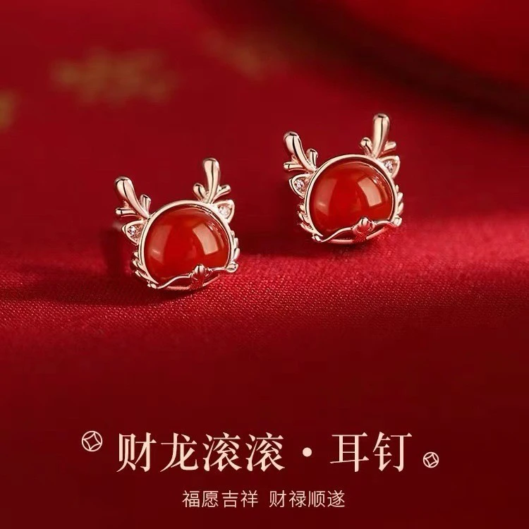 铜合金耳饰 本命年龙年耳钉女小巧秋冬爆款小众轻奢高级感红色ins