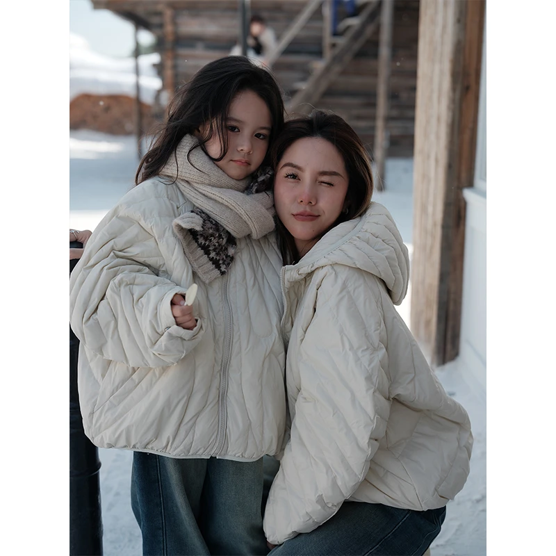 史豌豆女童南瓜版型奶白轻薄羽绒服 Y4031