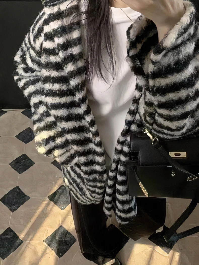 【斑马条纹加绒】陈思思秋冬慵懒风条纹毛绒连帽加绒外套女时尚冬季