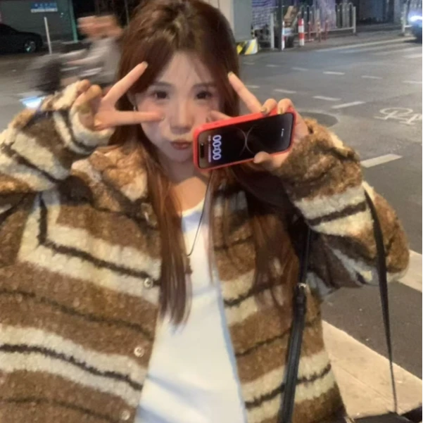 【陈思思】韩系罗马回忆圈圈毛松弛秋冬毛呢连帽毛外套冬季女时尚