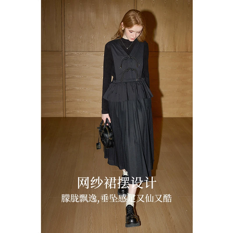 库恩玛维设计感小众背带裙女2024年秋装新款遮肚子减龄显瘦连衣裙