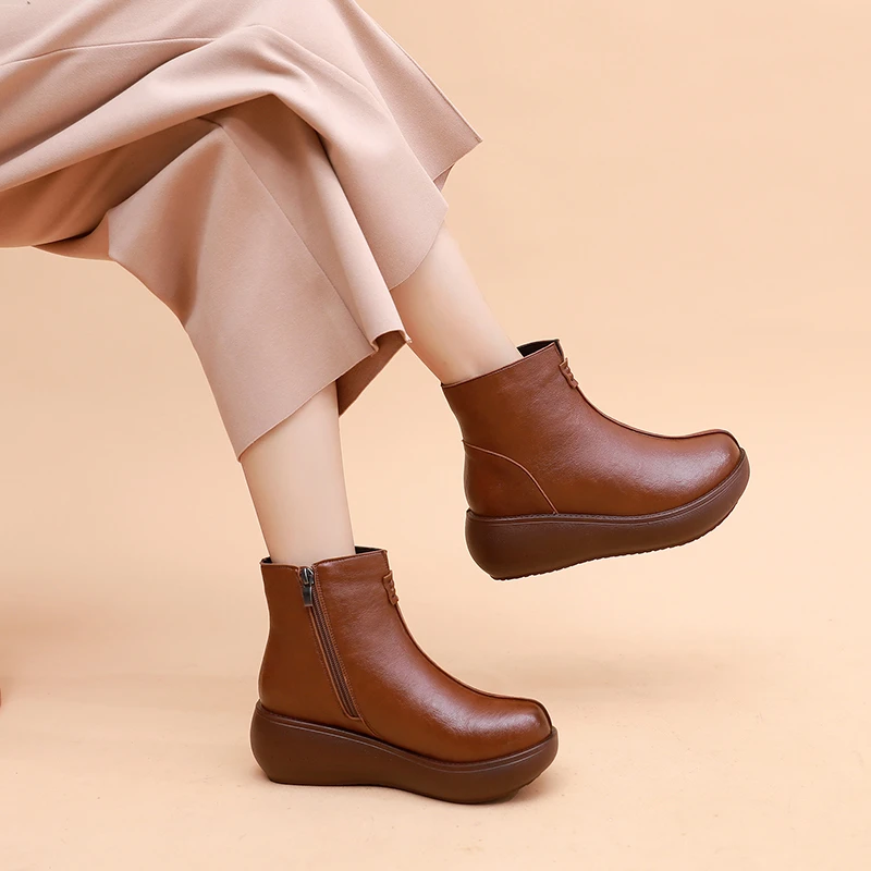 2025新款棉鞋女冬民族风加绒短靴女坡跟厚底松糕跟休闲软皮女靴子