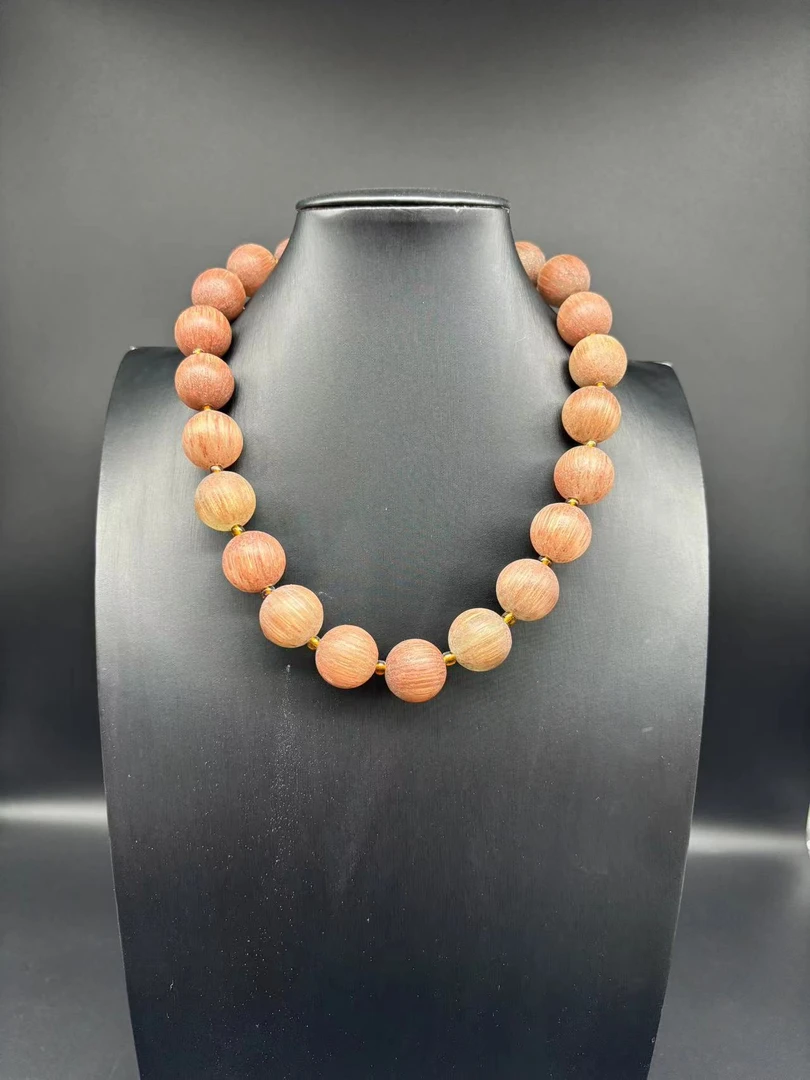 824003咖色距马河琉璃项链气质复古女王