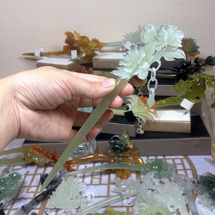 蛇纹石玉发饰未镶嵌一**年