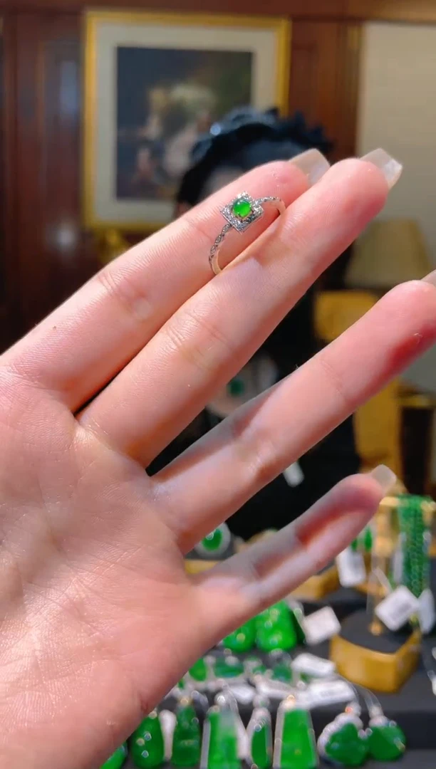 【闪购商品】翡翠41555-银S925镶嵌天然A货翡翠蛋面戒指