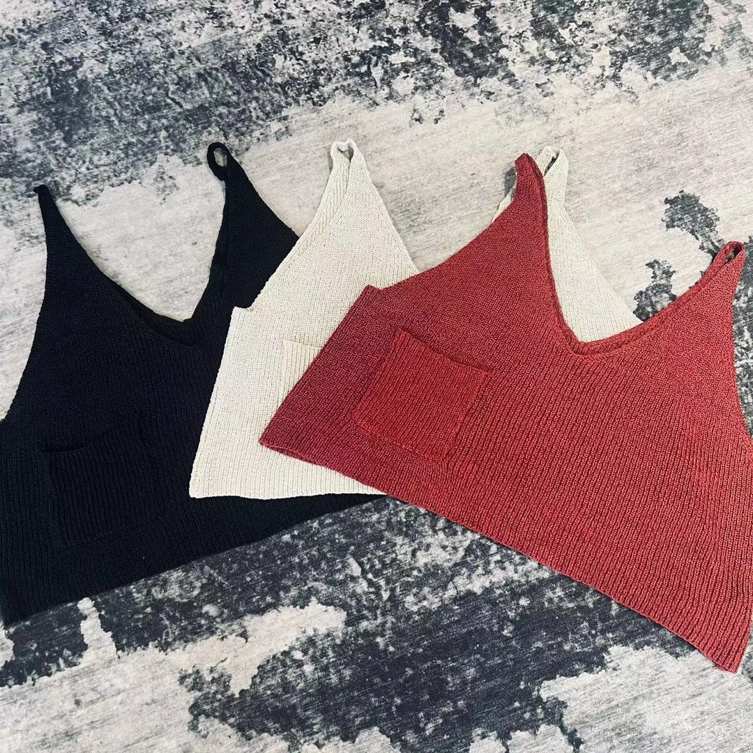 带装饰口袋V领短款毛织马甲