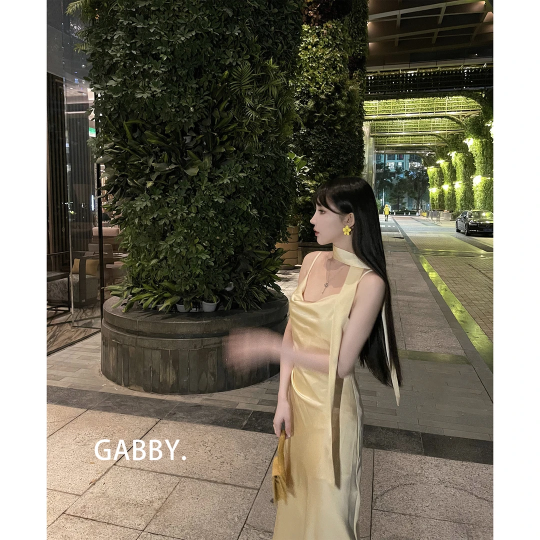 GABBY 春季新款淡黄色飘带长裙气质修身缎面吊带裙法式裙 A2335