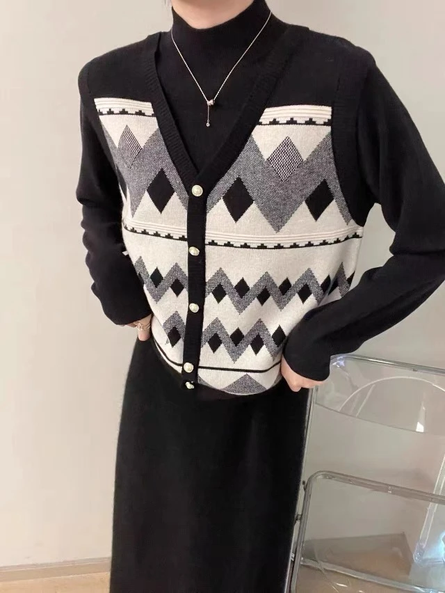 假两件菱形哺乳打底衫半高领针织秋冬季新款哺乳衣服设计感喂奶衣