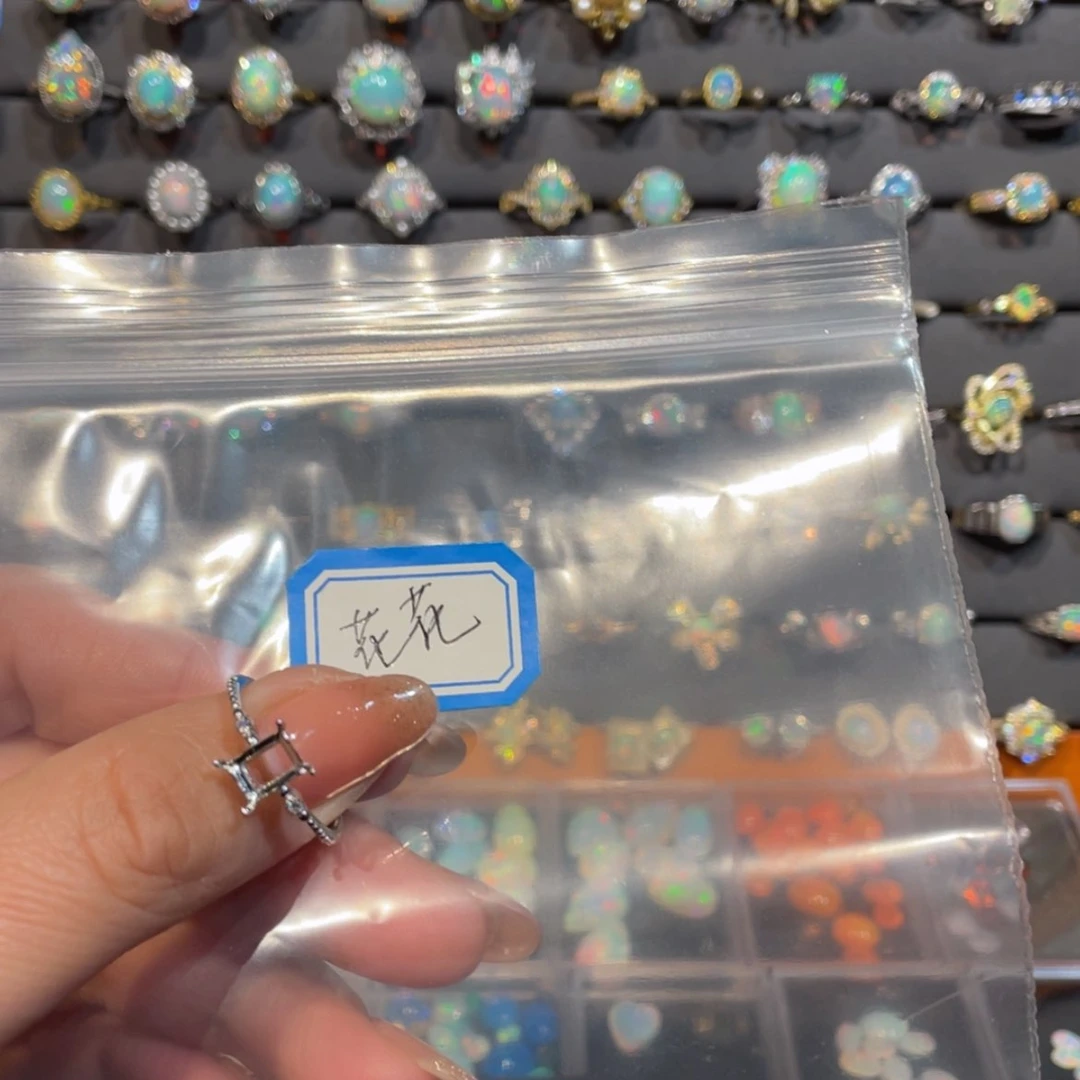 【闪购商品】欧泊戒指银S925镶嵌哼****花