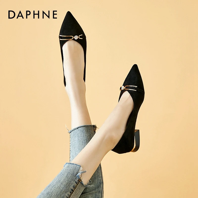 达芙妮粗跟绒面女鞋2025新款春季尖头百搭3公分小跟法式浅口单鞋