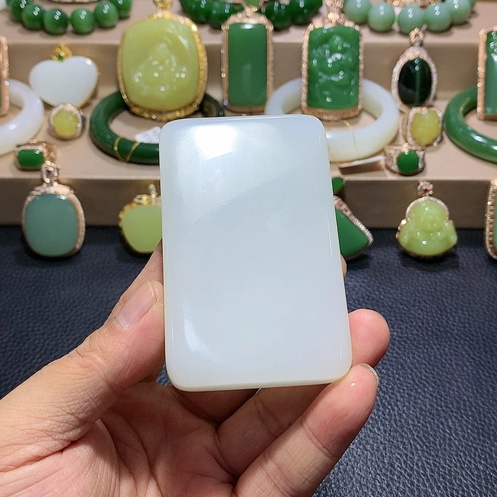 和田玉挂件未镶嵌美**生