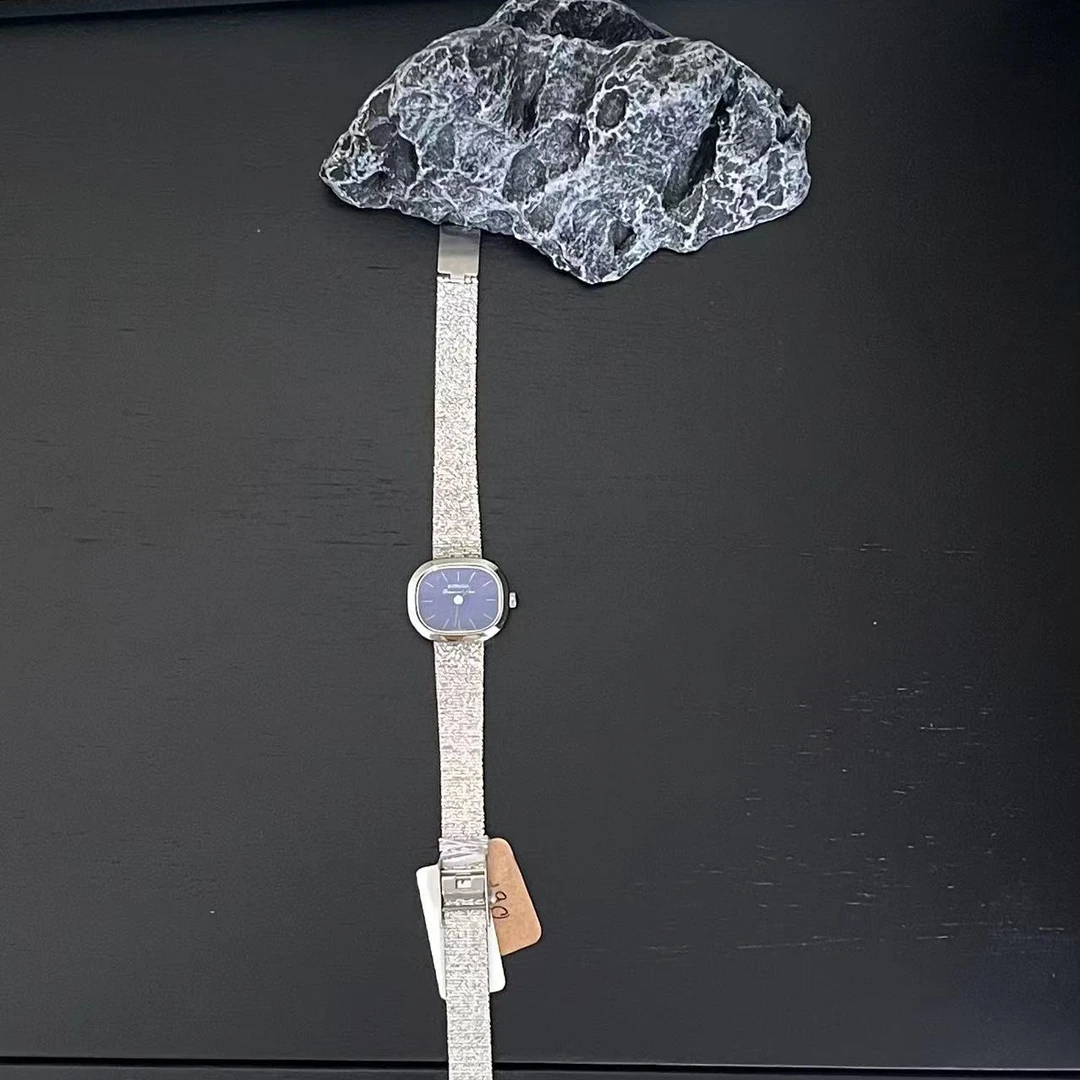 复古手表轻奢银色设计师腕表精致甜美石英气质表盘24mm C0267