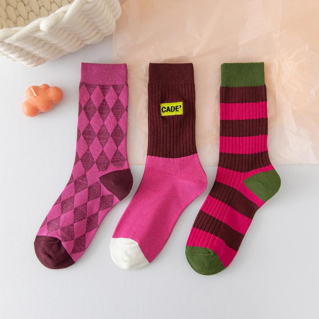 玫红色袜子女秋冬韩版中筒袜ins风潮牌双针双路精梳棉刺绣堆堆袜