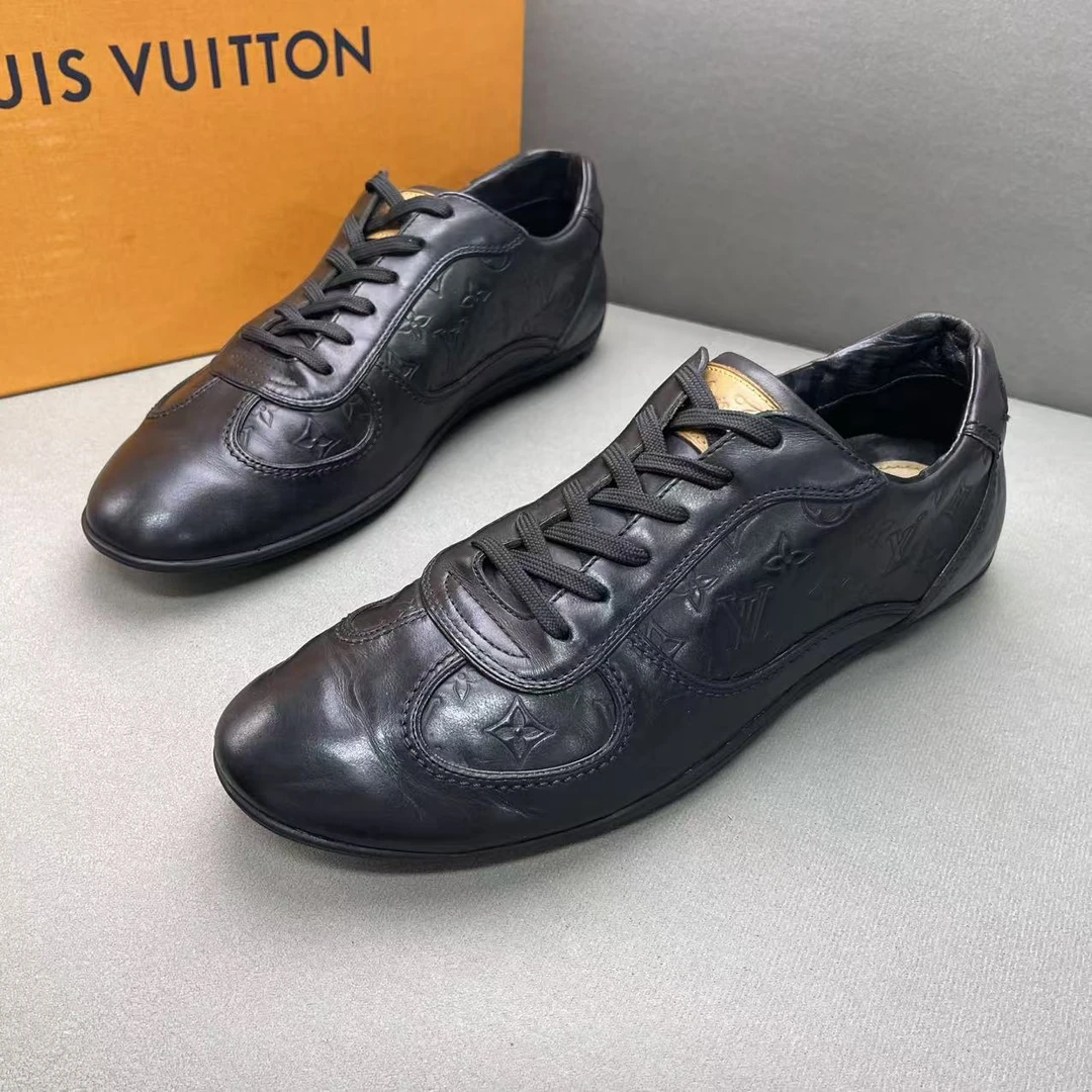 99新 LouisVuitton/路易威登 黑色浮雕老花满印经典板鞋 41.5码