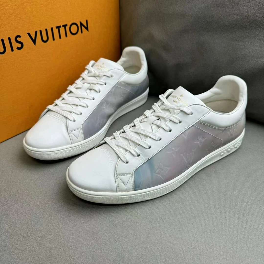 LouisVuitton/路易威登白色镭射浮雕休闲百搭低帮板鞋39.5码/97新