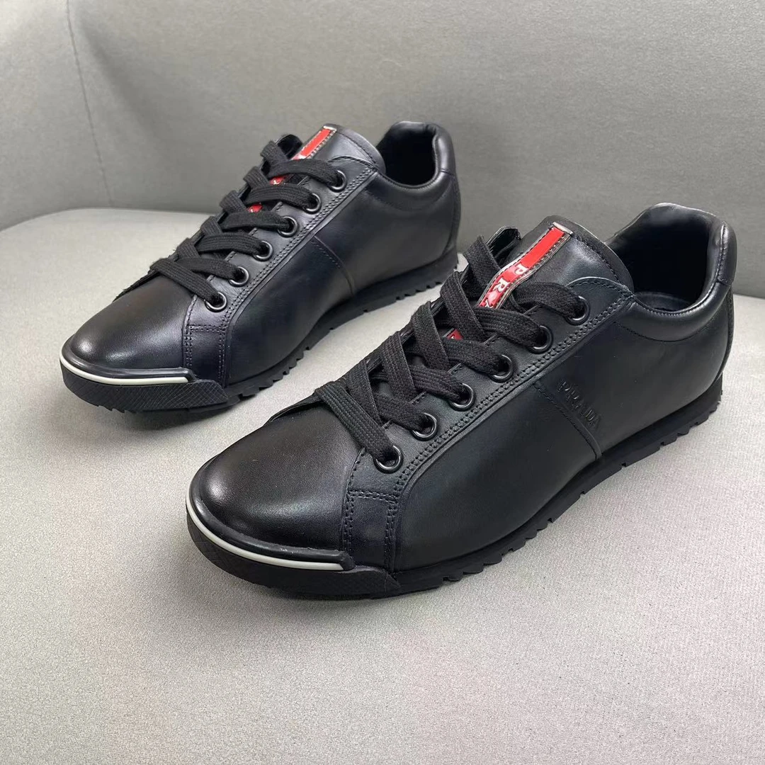Prada/普拉达黑色亮皮面压印logo时尚百搭低帮板鞋 40.5码/99新