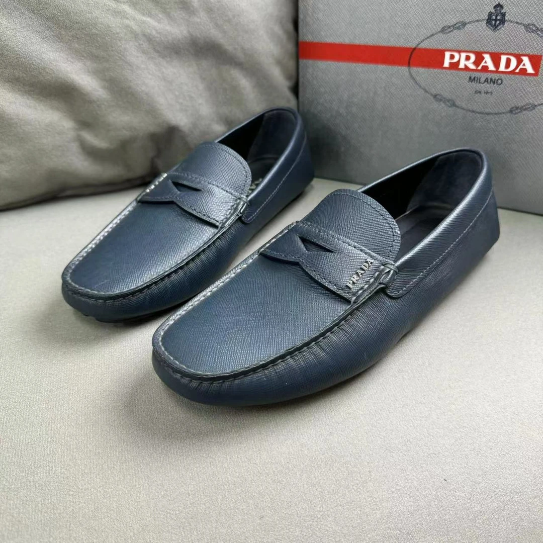 Prada/普拉达藏蓝色侧边logo时尚舒适豆豆鞋 41码/全新