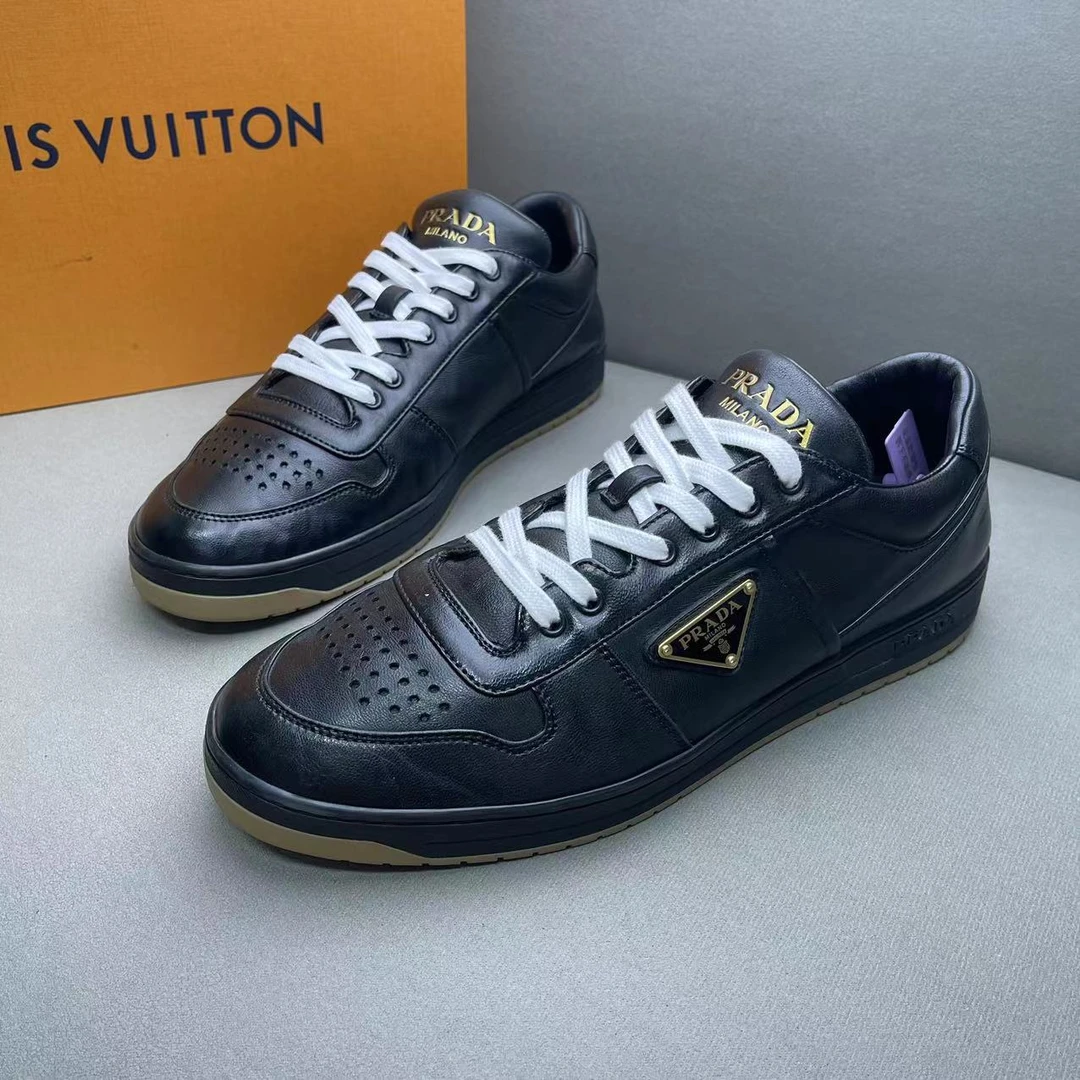 Prada/普拉达黑色皮面侧边金属三角标时尚百搭板鞋 42.5码/96新