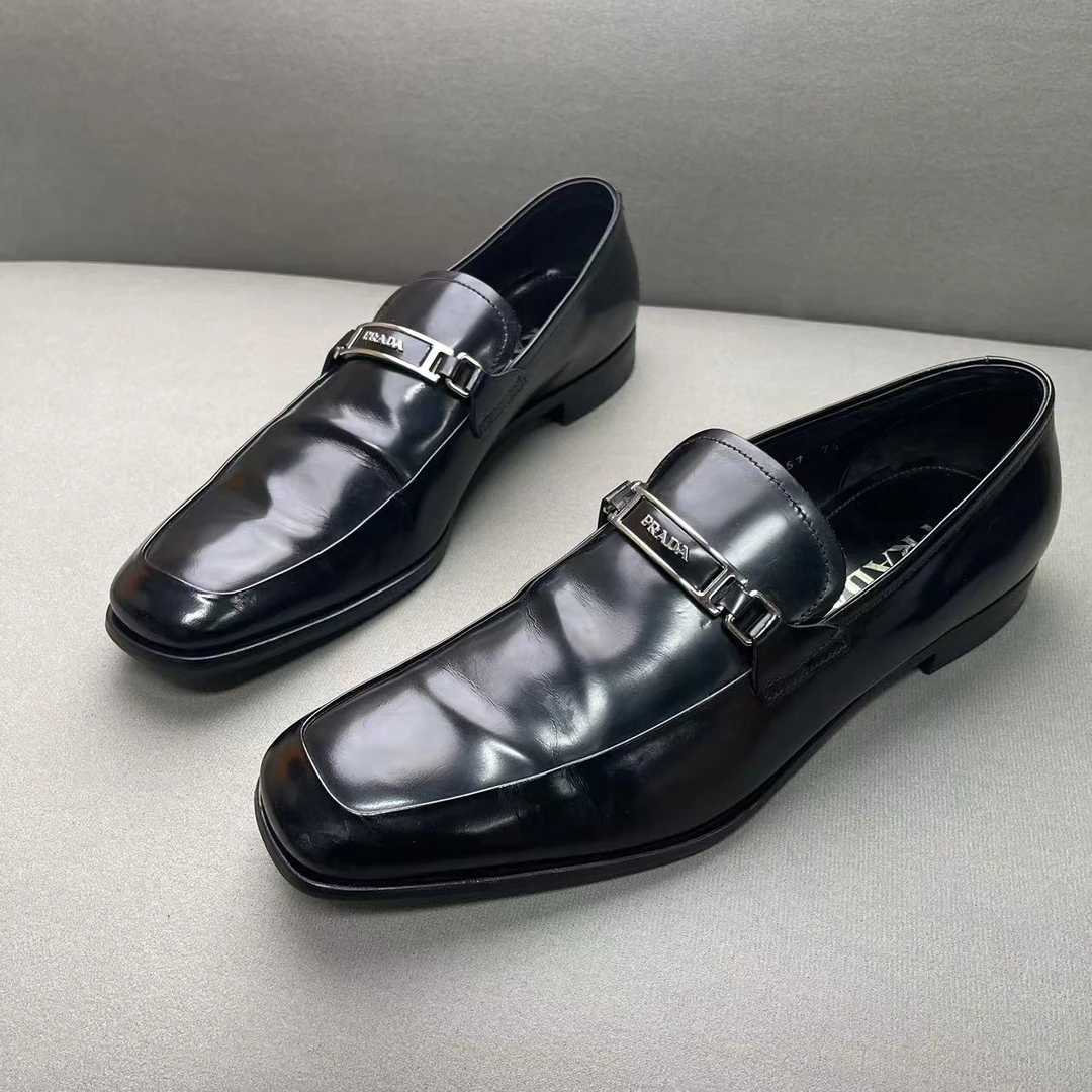 Prada/普拉达黑色亮漆面银标logo时尚百搭方头皮鞋 41.5码/95新