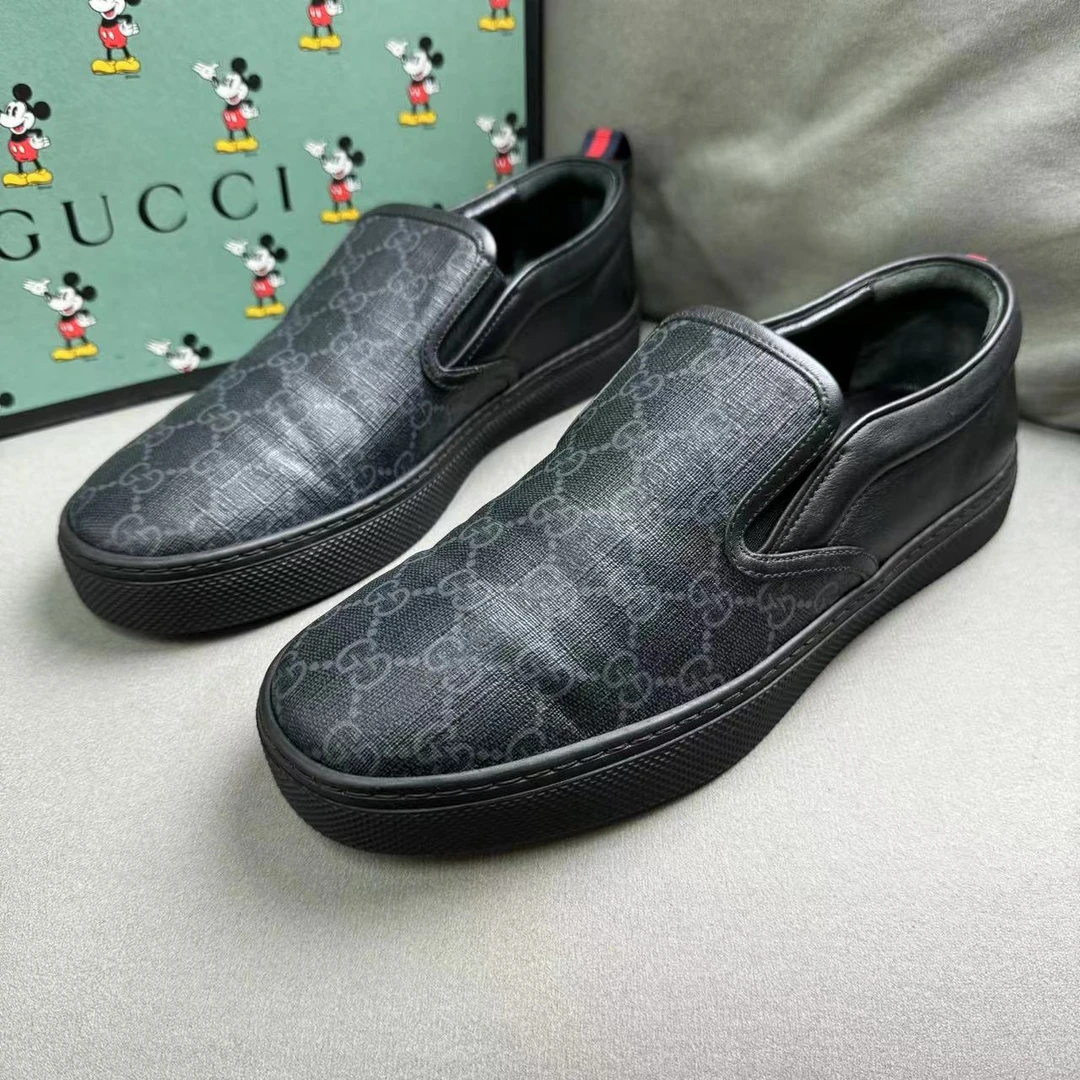 95新 GUCCI/古驰 黑色暗纹双G老花满印时尚男款休闲一脚蹬 40.5码