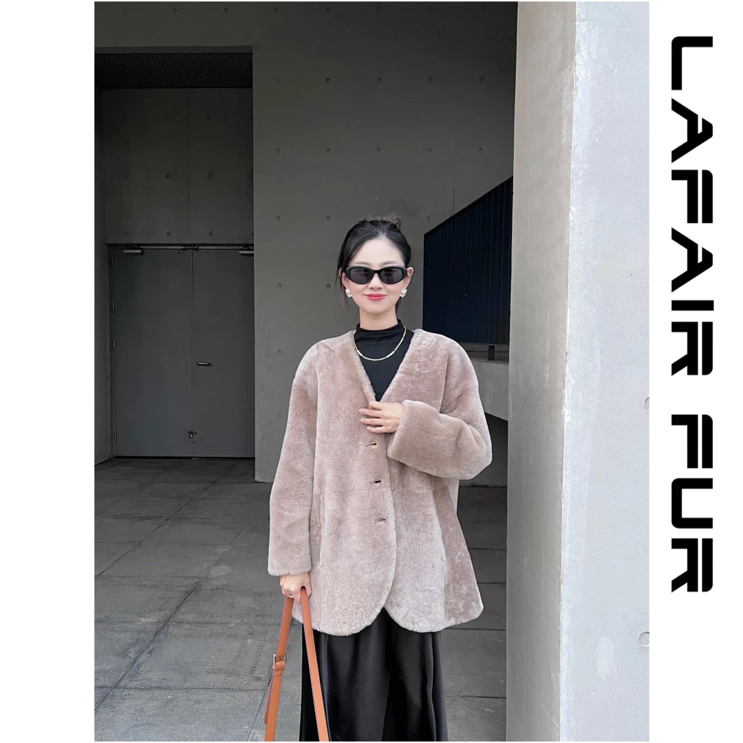 拉法菲尔秋冬中长款V领拉贡皮毛一体外套23009