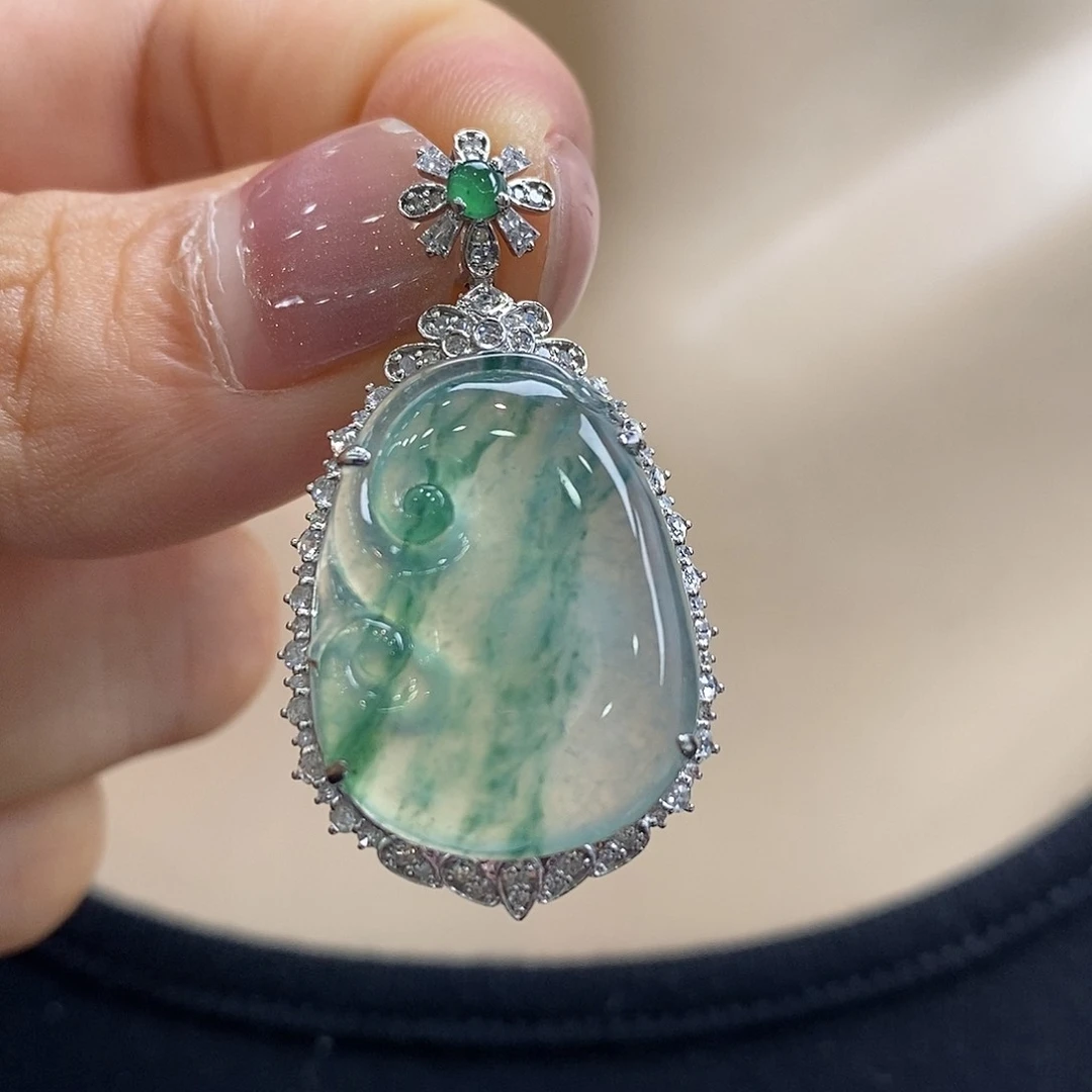 翡翠吊坠(不含链)18K金镶嵌