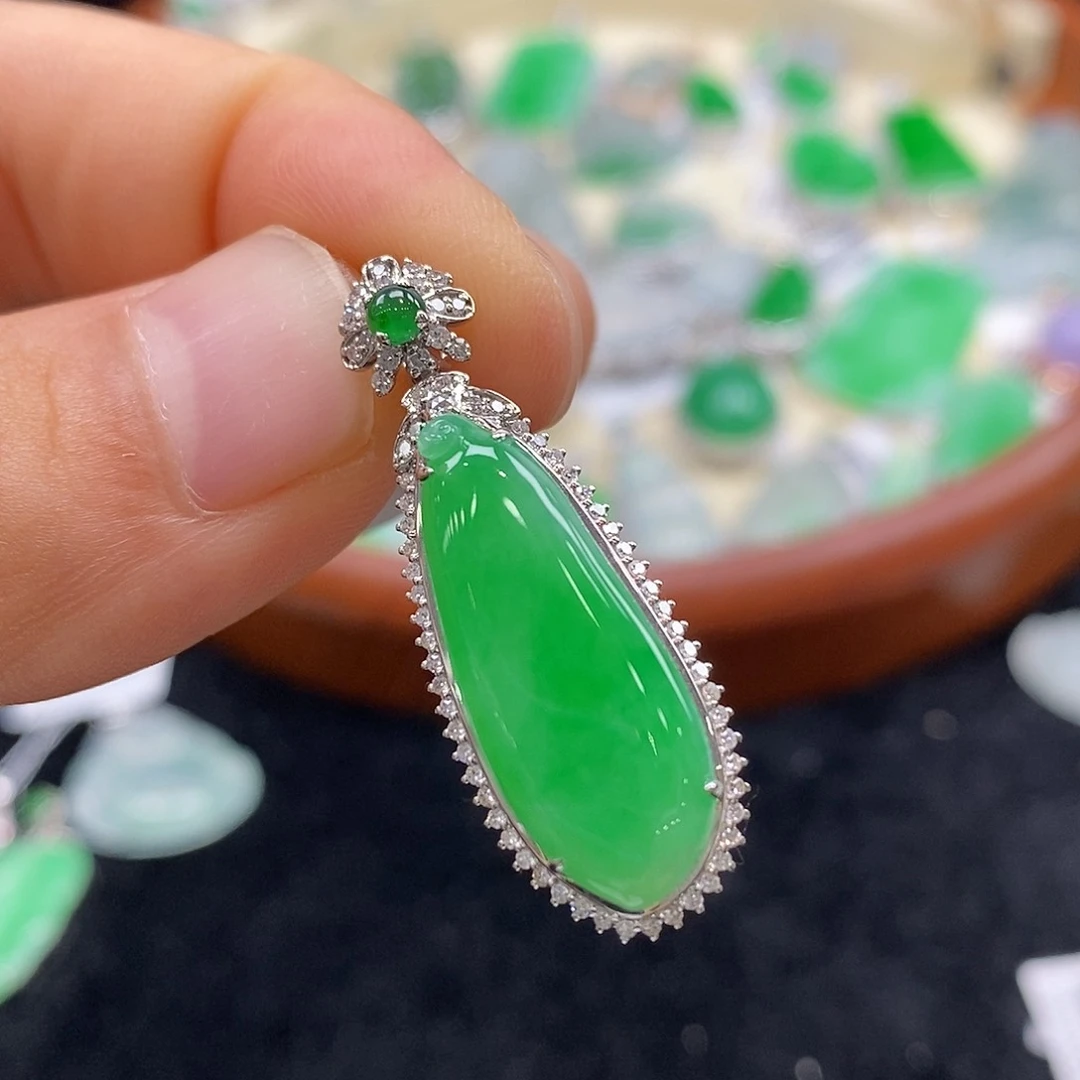 翡翠吊坠(不含链)18K金镶嵌