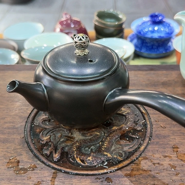 黑釉壶一个,来啦