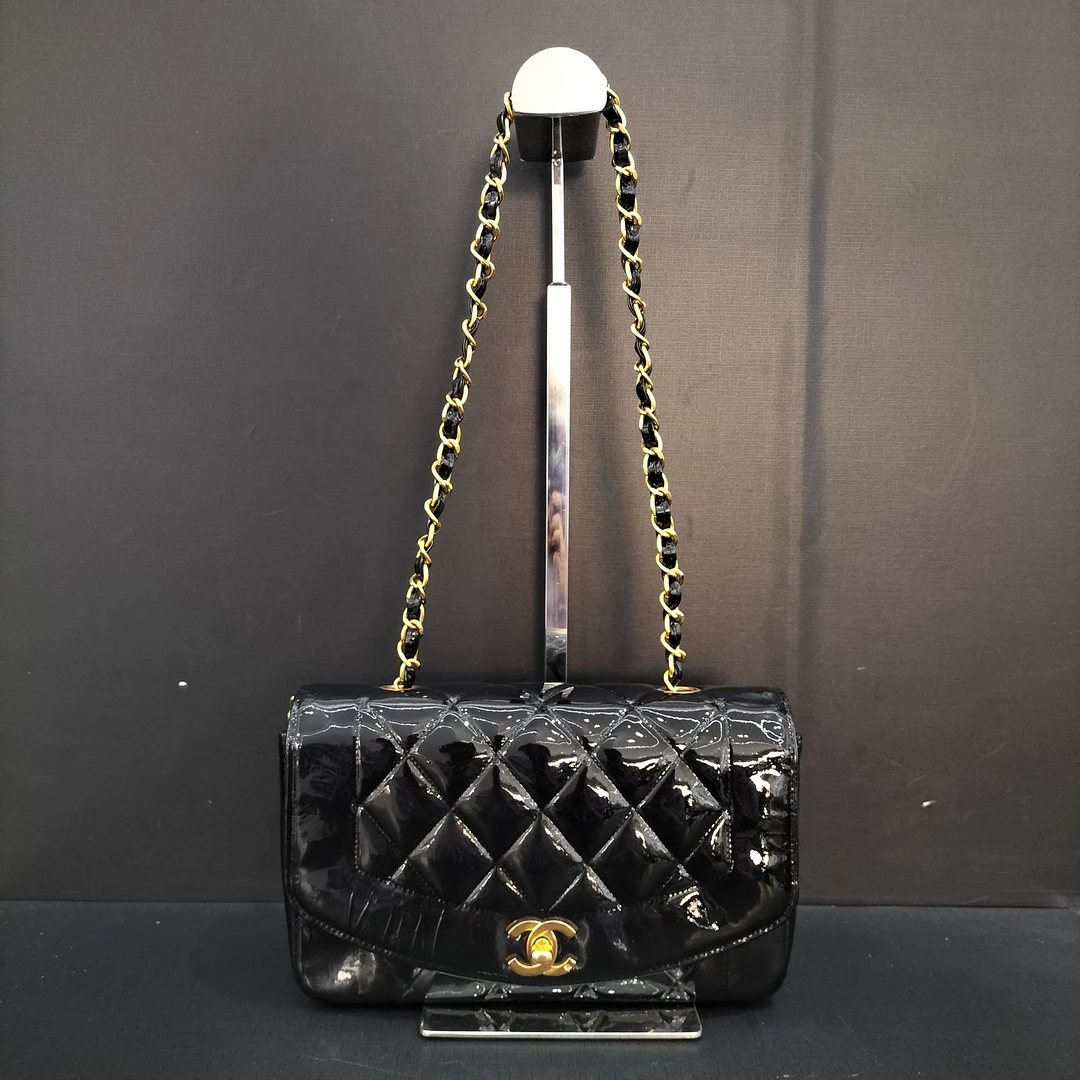 95新 Chanel/香奈儿 95新香奈儿斜挎包/货号GT086