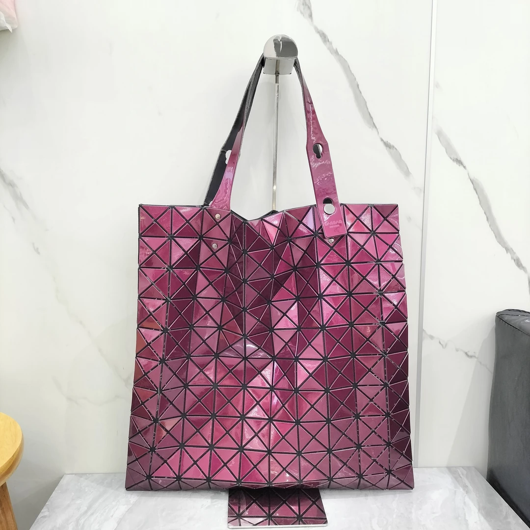 95新 Issey Miyake/三宅一生 三宅一生菱格手提单肩包/货号10097